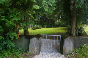 Friedhofstor in Holzhausen (C) www.alemannia-judaica.de